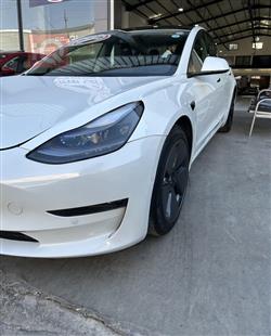 تسلا موديل 3